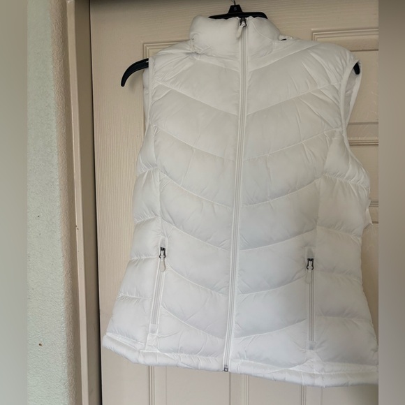 NWT Charter Club Quilted White Hooded Vest - Picture 2 of 7